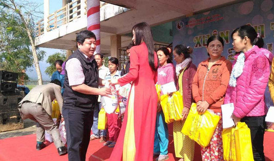 Báo Tài nguyên & Môi trường trao quà cho các hộ gia đình nghèo, có hoàn cảnh khó khăn tại huyện Đại Lộc
