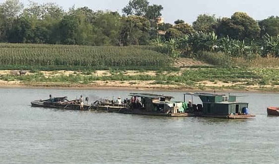 Vụ dân bức xúc vì nạn khai thác cát trái phép làm sạt lở đất nghiêm trọng ở Vĩnh Lộc (Thanh Hóa): Bất lực nhìn “cát tặc” hoành hành?