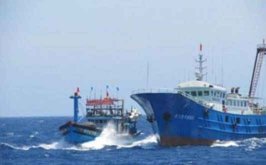 Nghệ An: Nhiều thuyền viên bị thương vì 2 tàu cá bị “tàu lạ” đâm