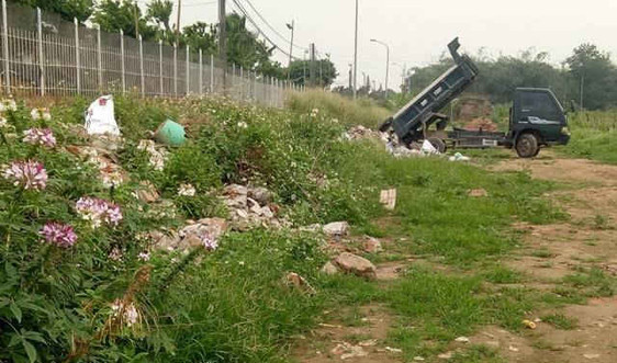 Tây Hồ - Hà Nội: Vô tư đổ phế thải trên đất nông nghiệp