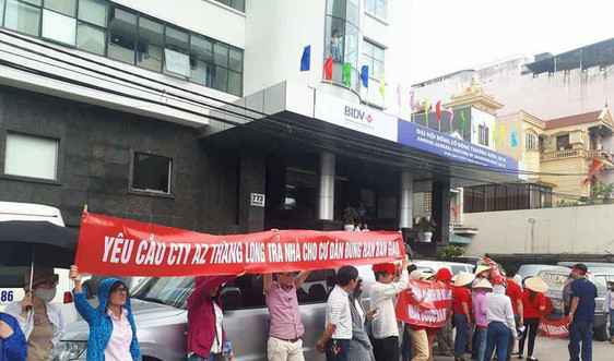 Hà Nội: Cư dân Bright City căng băng rôn "cầu cứu", BIDV nói gì?