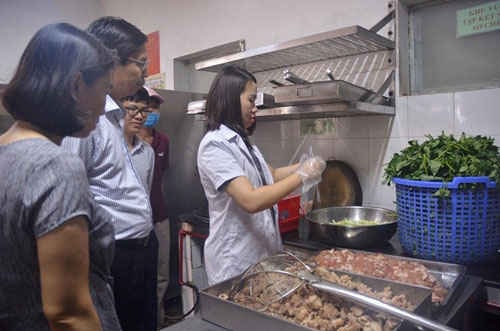 Hà Nội quyết tâm “dẹp” thực phẩm “bẩn”