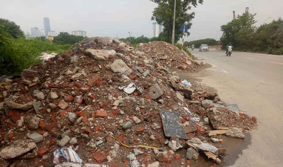 Đại Mỗ - Hà Nội: Tái diễn đổ phế thải khối lượng lớn trên Đại lộ Thăng Long