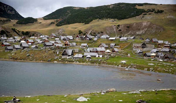 Nhà sản xuất than cốc của Bosnia bị yêu cầu ngừng hoạt động do vi phạm môi trường