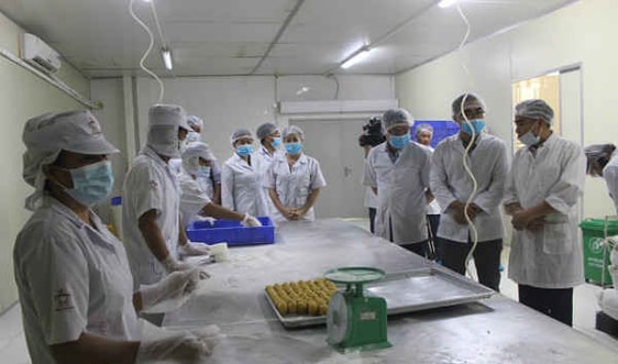 Tiêu hủy 17.600 bánh trung thu không rõ nguồn gốc