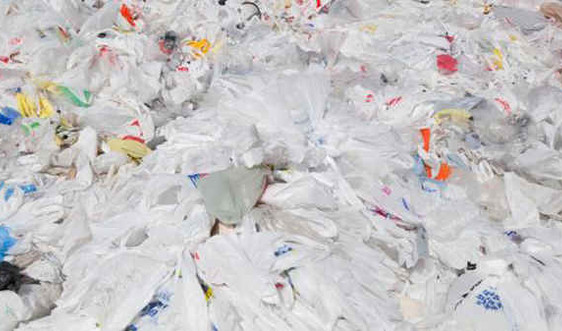Nhà bán lẻ Anh Co-op vừa công bố kế hoạch xử lý ô nhiễm nhựa