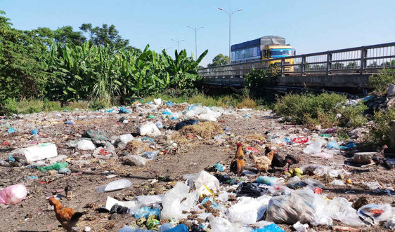 Thừa Thiên Huế: Bãi tập kết rác cạnh chợ An Lỗ ô nhiễm, dân “kêu trời”