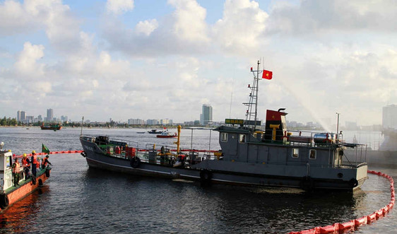 Diễn tập ứng phó sự cố tràn dầu trên biển Đà Nẵng