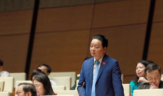 Bộ trưởng Trần Hồng Hà trả lời chất vấn về nhập khẩu phế liệu