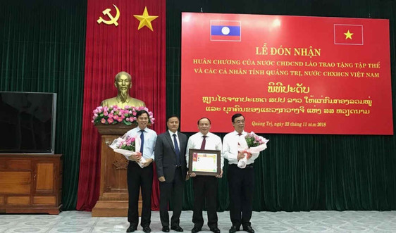 Lễ đón nhận Huân chương của nước CHDCND Lào trao tặng cho tỉnh Quảng Trị