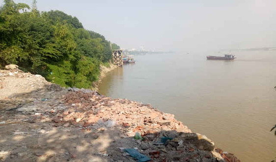 Tại Cảng Hà Nội: Ngang nhiên đổ phế thải “bức tử” sông Hồng
