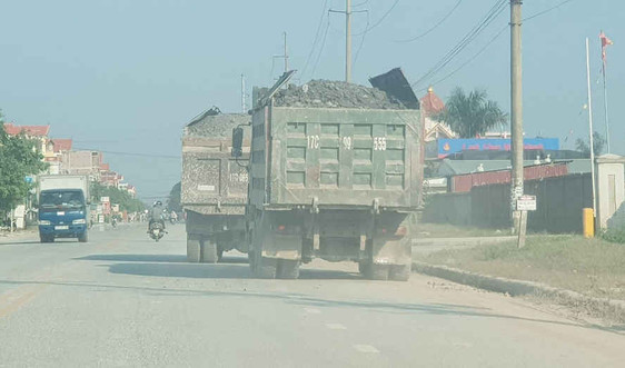 Xe tải 'rải' bùn đất ở Thái Bình: 'Không xác định được của doanh nghiệp nào'