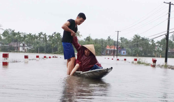 Thừa Thiên Huế: Sạt lở do mưa kéo dài, nhiều nơi bị chia cắt