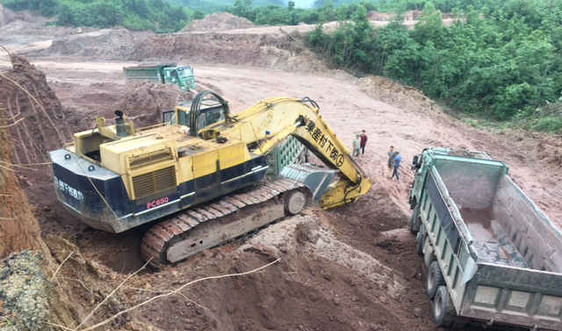 Quảng Ninh: Dàn xe quá tải gắn mác Trường Lộc “tung hoành” trên Quốc lộ 18A