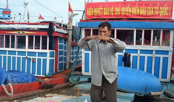Ngư dân Lý Sơn làm lễ mở cửa biển đầu năm mới