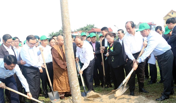 Thủ tướng tham gia ‘Tết trồng cây đời đời nhớ ơn Bác Hồ’ tại huyện Đông Anh, Hà Nội