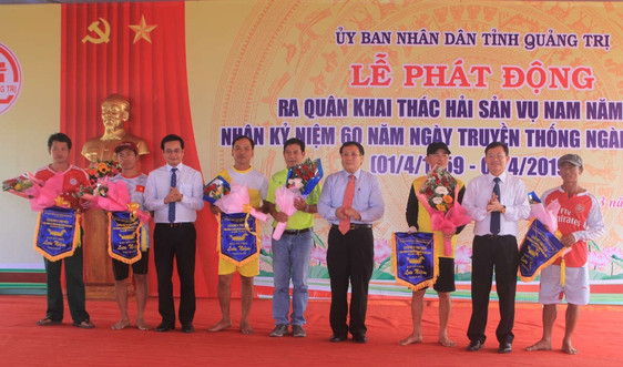 Ngư dân Quảng Trị ra quân khai thác thủy hải sản vụ Nam