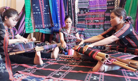 Hồi sinh và phát triển làng nghề tại Festival nghề truyền thống Huế 2019