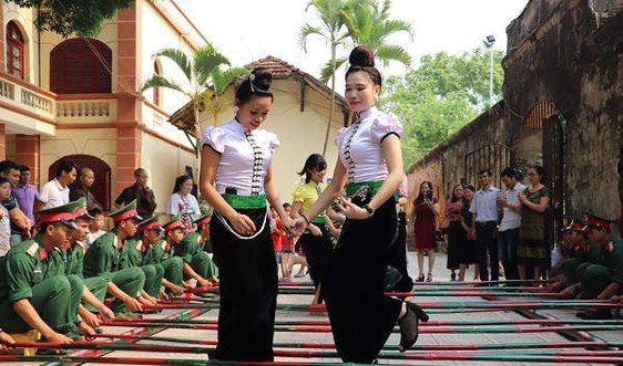 Trải nghiệm Sắc màu văn hóa Thái tại Sơn La