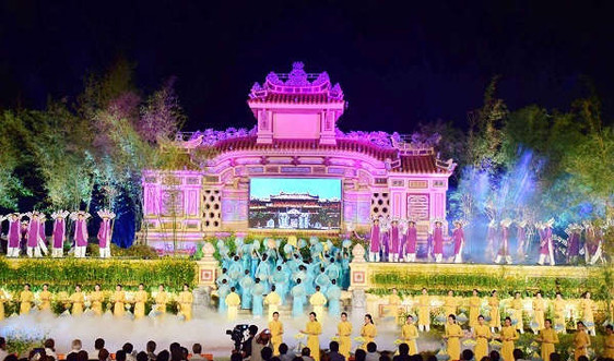 Rực rỡ lễ khai mạc Festival Nghề truyền thống Huế lần thứ VIII- 2019