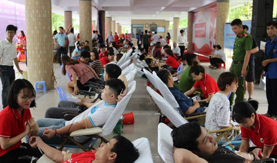Đà Nẵng: Tiếp nhận 1.000 đơn vị máu tại Chương trình Hành trình đỏ - Trái tim sông Hàn