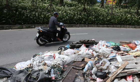 Điểm mặt những tuyến phố đang bị rác tấn công tại Hà Nội