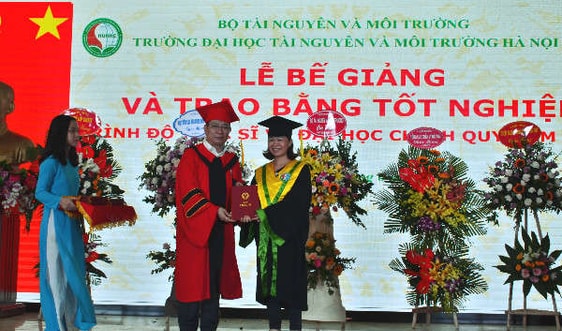 Đại học TN&MT Hà Nội trao bằng tốt nghiệp trình độ thạc sĩ, đại học cho gần 1.700 học viên, sinh viên