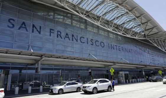 Mỹ: Sân bay San Francisco tuyên bố cấm bán chai nước bằng nhựa
