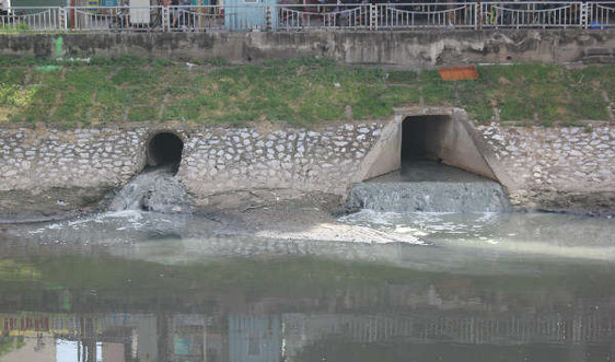Hà Nội: Sông Tô Lịch oằn mình gánh nước thải sinh hoạt