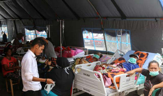 Động đất ở Indonesia: Số người chết tăng lên 30, nhiều người vẫn ở trong nhà tạm trú
