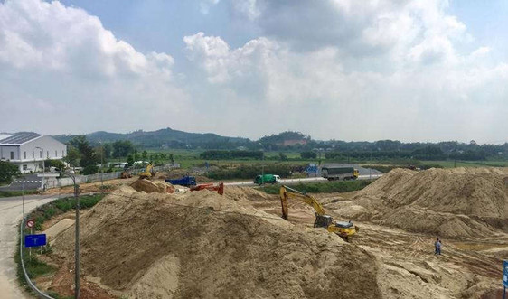 Xử lý bãi tập kết cát trái phép nằm ngay cửa ngõ phía bắc TP Quảng Ngãi 