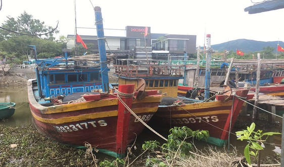Quảng Bình:  Đi biển thất thu, nhiều ngư dân treo biển bán tàu