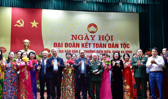 Thủ tướng Nguyễn Xuân Phúc dự ngày hội Đại đoàn kết tại Hà Nội