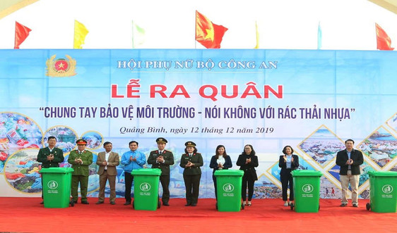 Bộ Công an phối hợp với Công an tỉnh Quảng Bình ra quân "Chung tay bảo vệ môi trường, nói không với rác thải nhựa"