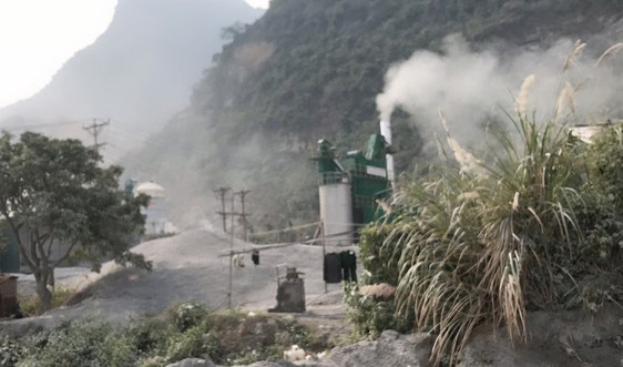 Hà Nam:  Trạm trộn bê tông nhựa hoạt động không phép gây ô nhiễm