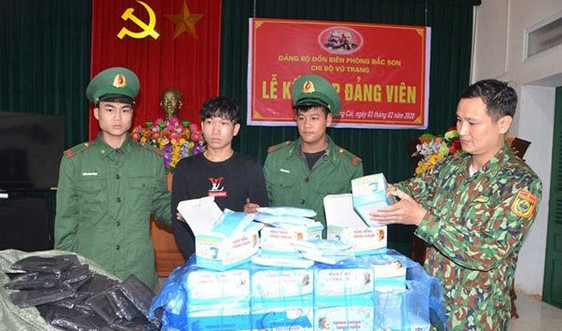  Quảng Ninh: Bắt giữ hai vụ vận chuyển trái phép hơn 8.400 chiếc khẩu trang 