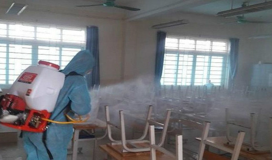 Huyện Phúc Thọ phun hóa chất lần 3 tại 89 cơ sở giáo dục trên địa bàn