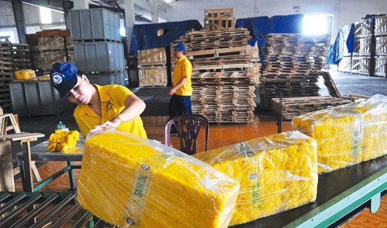 Cần giảm thuế, phí để “cứu” doanh nghiệp