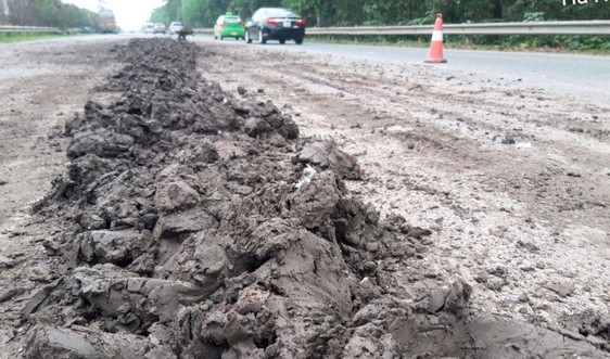 Hà Nội: Phải xử lý nghiêm để chấm dứt nạn rơi vãi bùn đất, phế thải