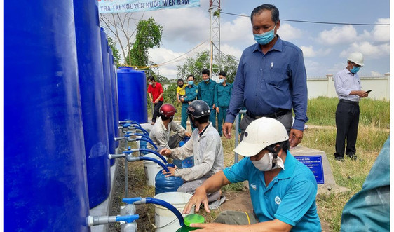 Bộ TN&MT bàn giao công trình cung cấp nước sinh hoạt miễn phí cho nhân dân huyện Thới Bình, tỉnh Cà Mau