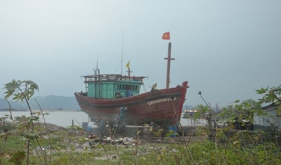  “Quảng Bình: Cơ sở đóng tàu hoạt động chui gây ô nhiễm khiến dân bức xúc”: Đình chỉ hoạt động, yêu cầu trả lại hiện trạng