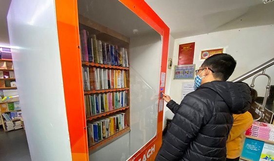 Hà Nội: Trải nghiệm văn hóa đọc từ cây “ATM sách” miễn phí