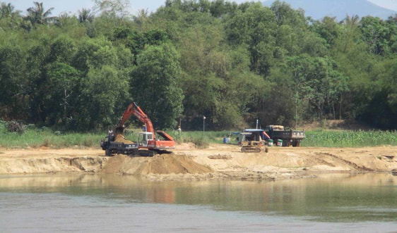 Bình Định: Sông Lại Giang “kêu cứu” vì doanh nghiệp không hoàn thổ sau khai thác cát
