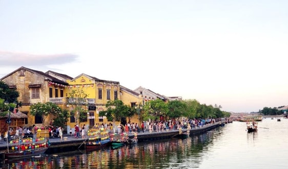 Du lịch phố cổ Hội An “khởi sắc” sau giấc ngủ dài