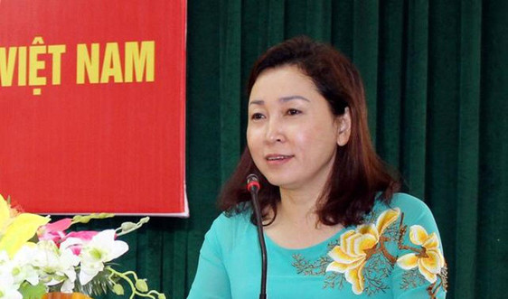 Phê chuẩn bà Đinh Thị Lụa giữ chức Phó Chủ tịch UBND tỉnh Hà Nam