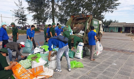 Quảng Trị: Hơn 10.000 đoàn viên thanh niên ra quân vệ sinh môi trường biển