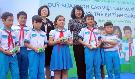 “Quỹ sữa Vươn cao Việt Nam” và chương trình sữa học đường đến với trẻ em tỉnh Quảng Nam