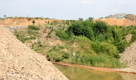 Lào Cai: Doanh nghiệp ngang nhiên lấp sông trái phép để làm đường chở khoáng sản