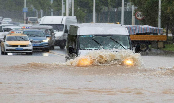 Vũ Hán tăng mức cảnh báo lũ khi mưa vùi dập Trung Quốc