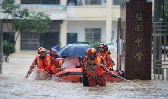Mối đe dọa thời tiết cực đoan gia tăng, Trung Quốc tuyên bố “cảnh báo đỏ” mưa lũ